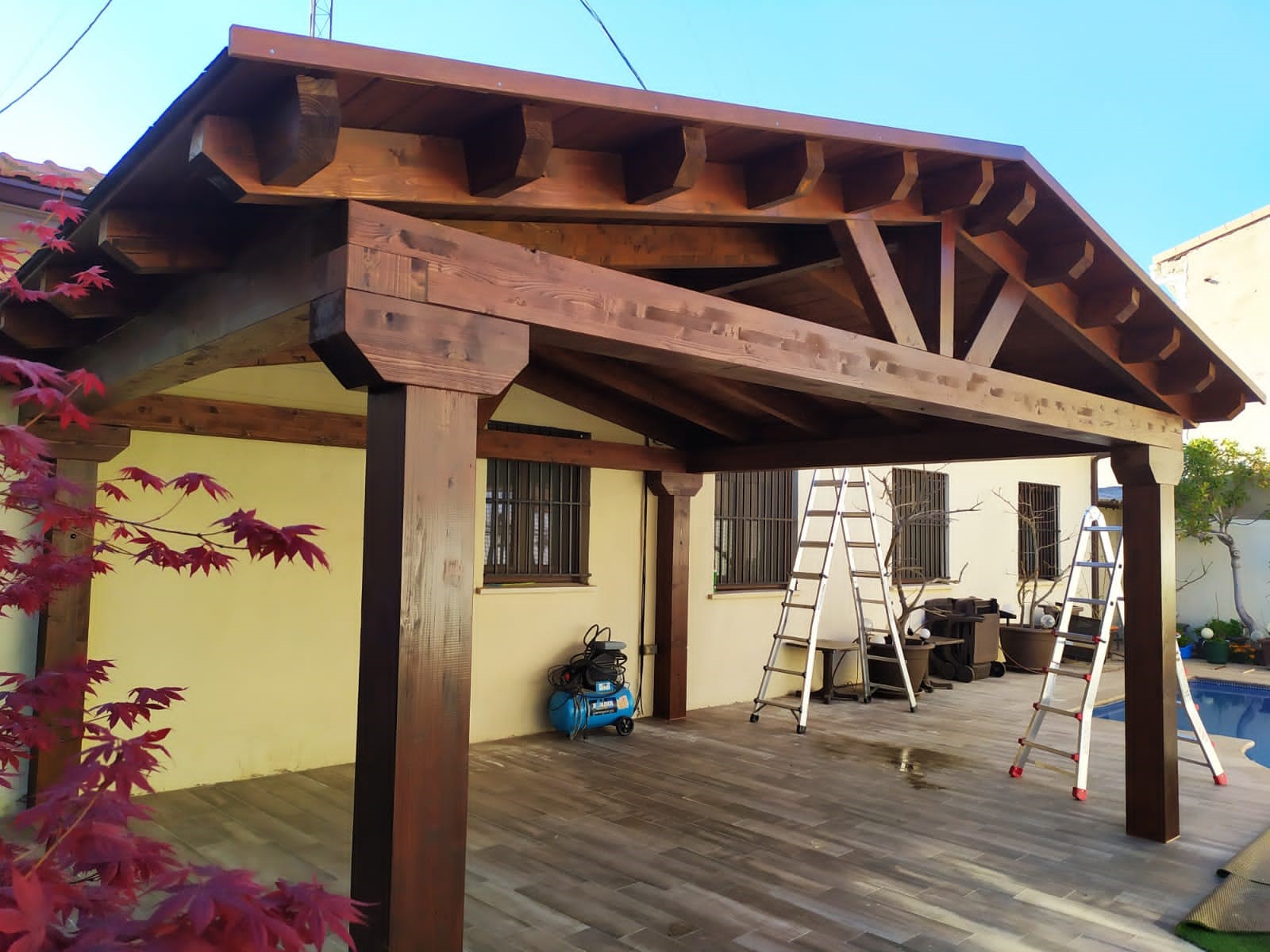 Cenadores de madera para jardín en Madrid