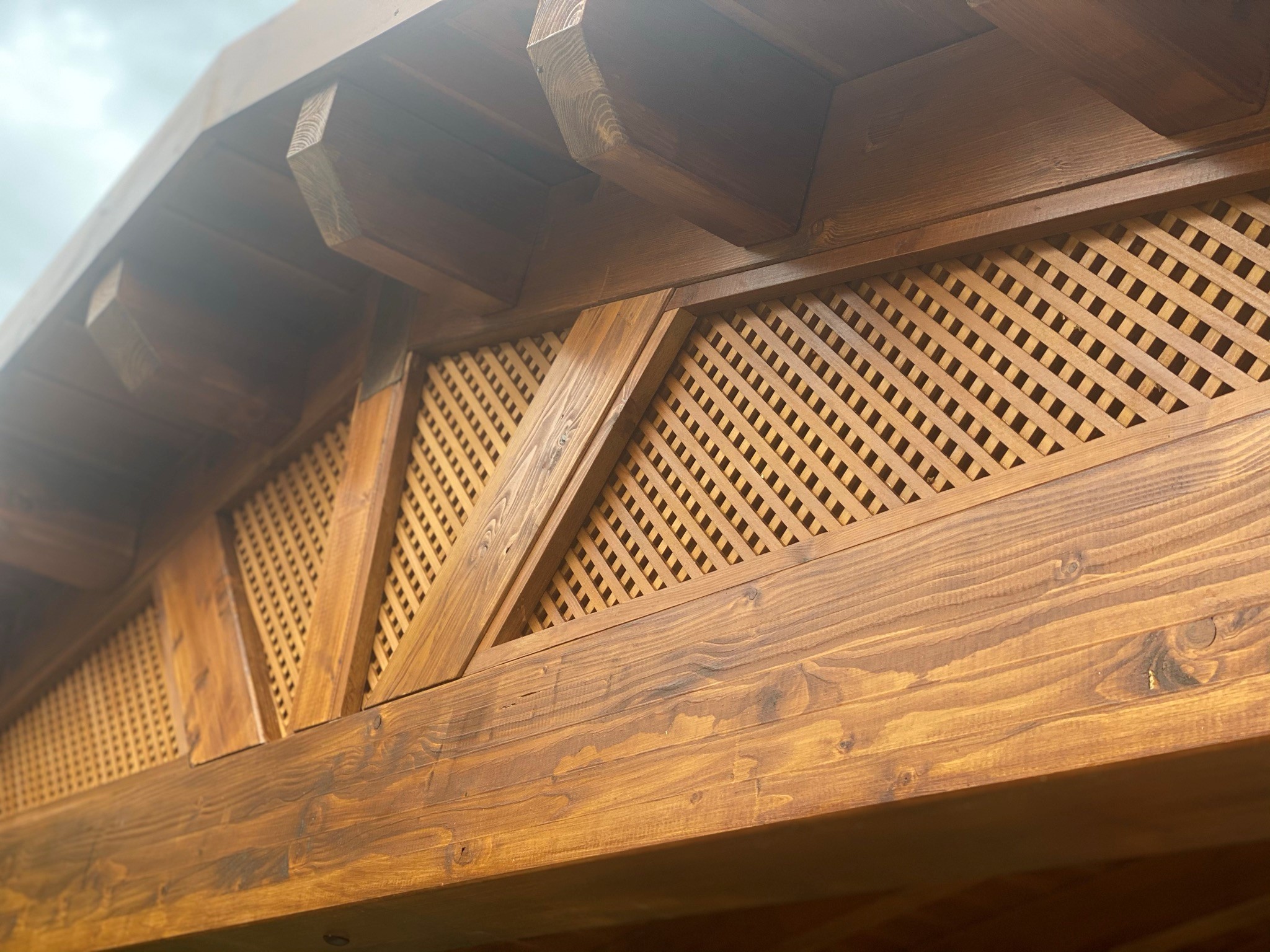 Cenadores de madera para jardín en Madrid